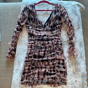 Very flattering long sleeve dress